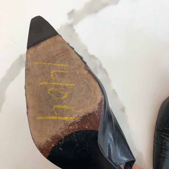 Stuart Weitzman Leather Point Heels - Picture 7 of 8